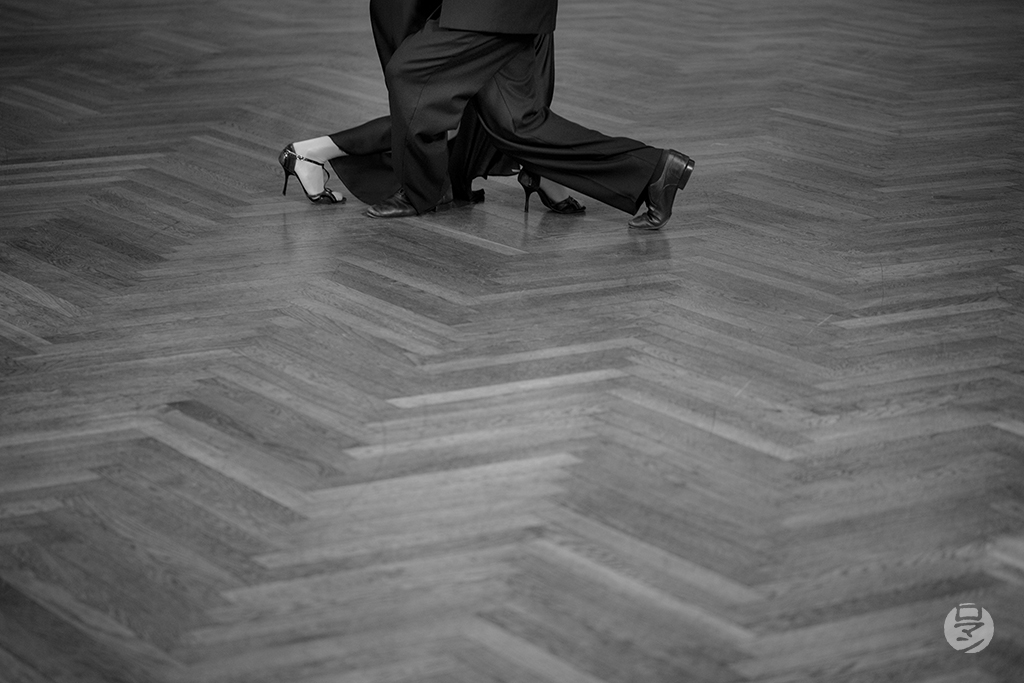Couple qui danse le tango, photographie de Romain Guélat